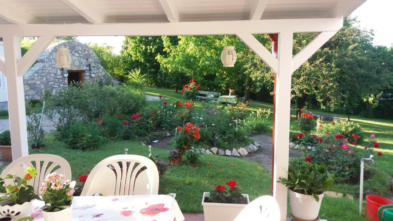 Magdi Apartman Balatonfured Exterior photo